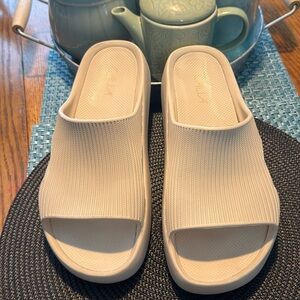 CALIA by Carrie Underwood Women’s Molded Slides  - Size 10